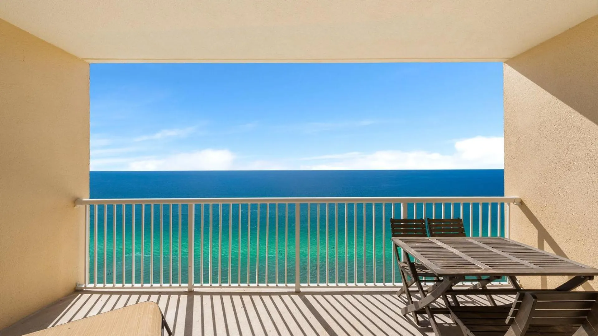 Beachfront Retreat! Family Friendly 1Bd Getaway! By Dolce Vita Getaways Pcb! Panama City Beach Apartmán