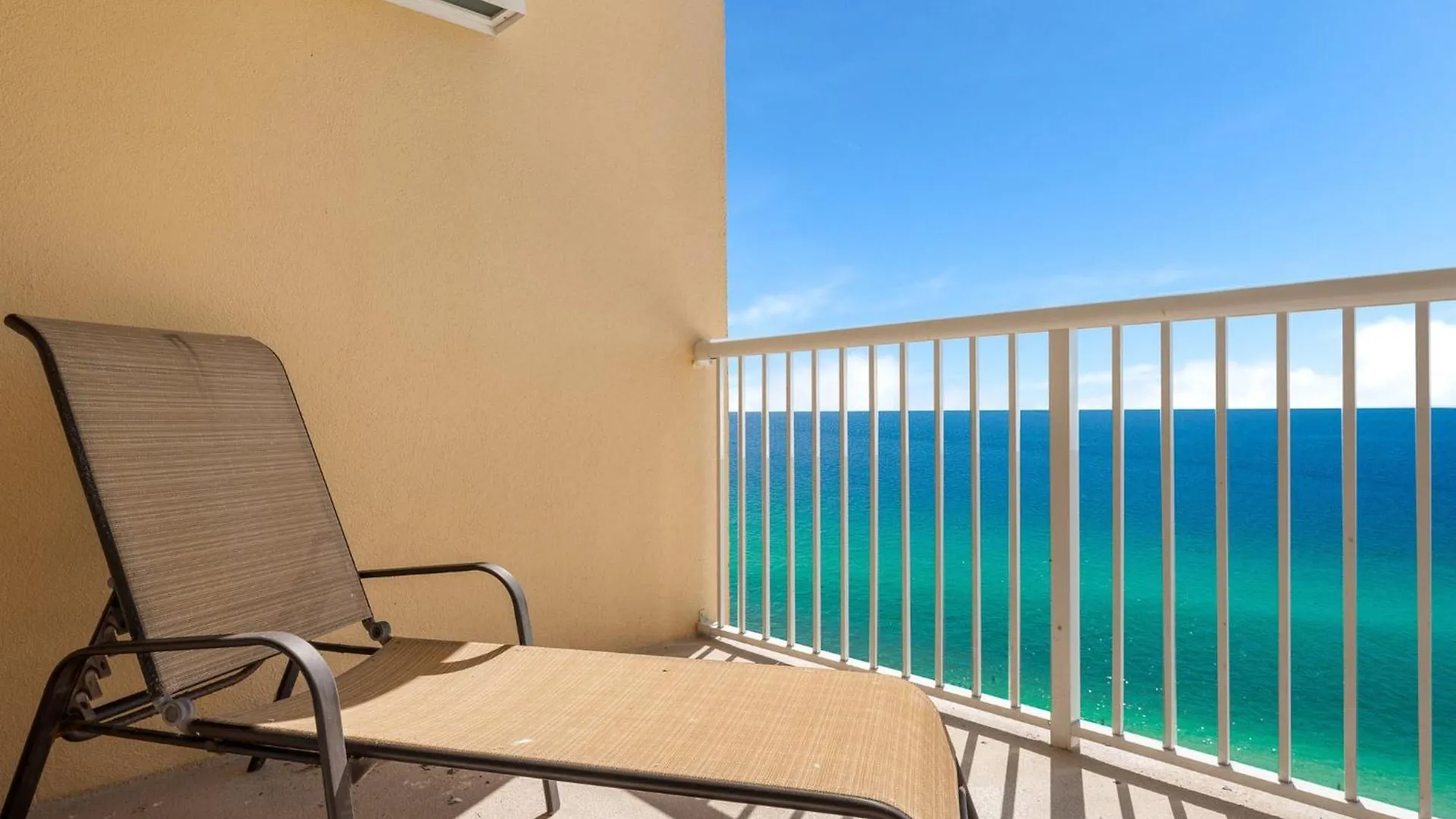 Beachfront Retreat! Family Friendly 1Bd Getaway! By Dolce Vita Getaways Pcb! Panama City Beach