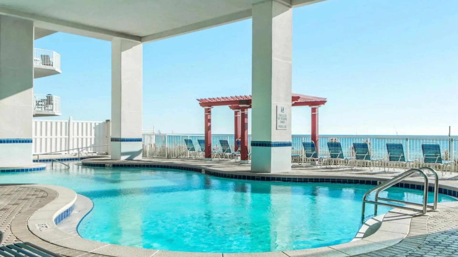 Beachfront Retreat! Family Friendly 1Bd Getaway! By Dolce Vita Getaways Pcb! Panama City Beach Apartment